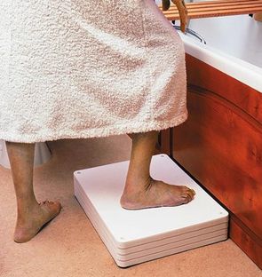 Adjustable bath step